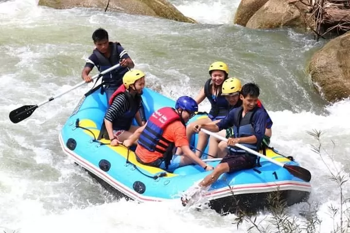 Rafting safari