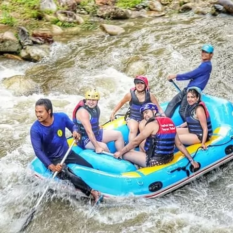 Rafting safari